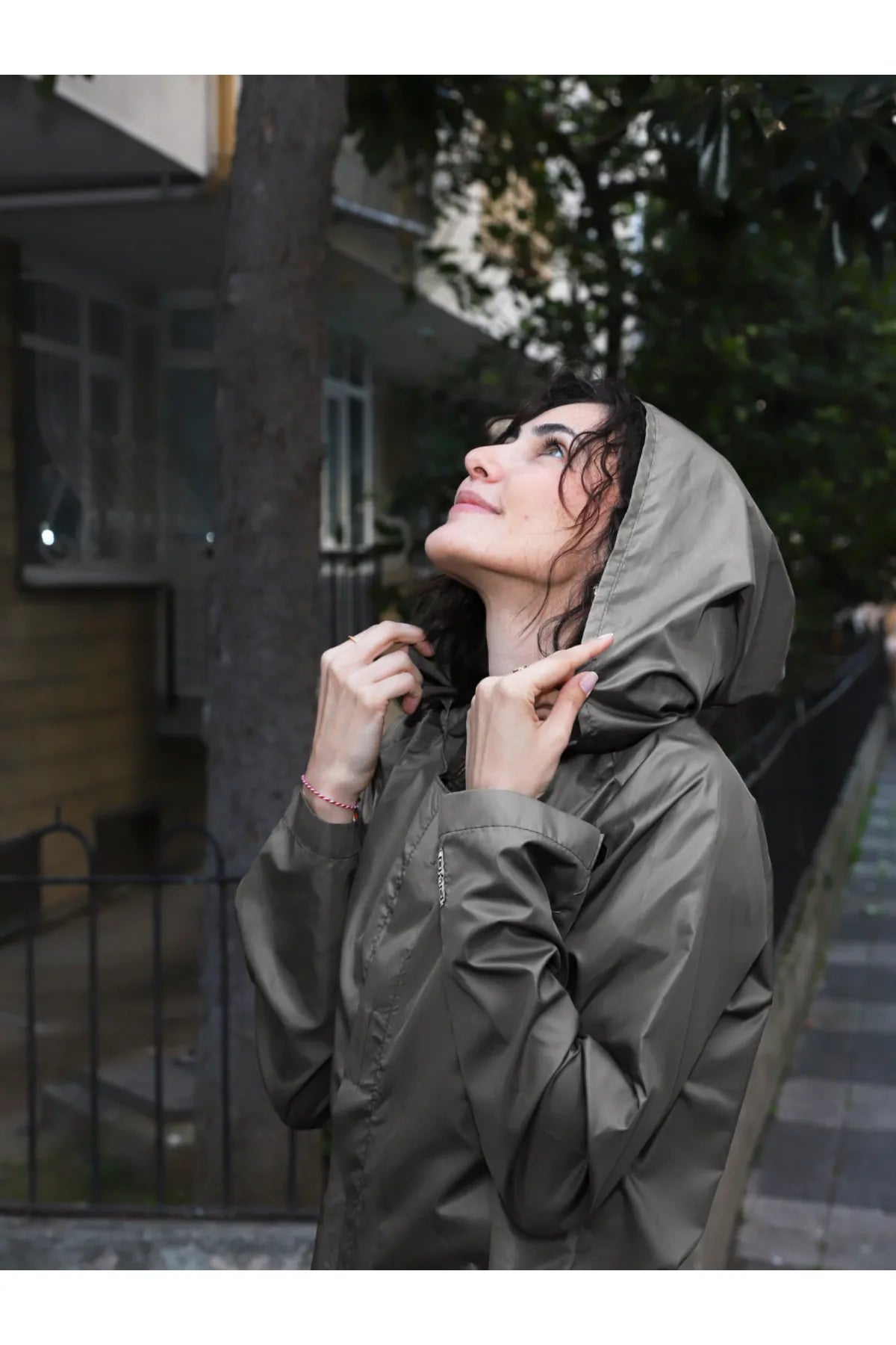 POWİSH Forest Green Waterproof Raincoat - Functional and Nature-Inspired"